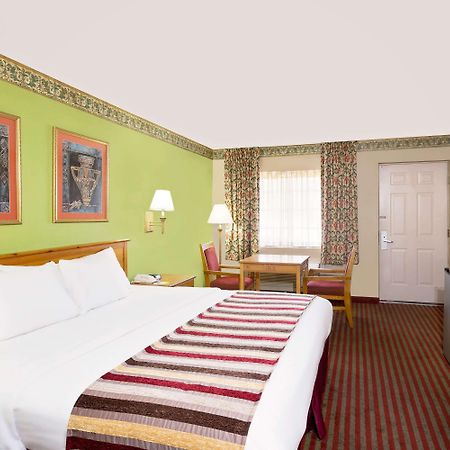 Days Inn & Suites By Wyndham Старквілл Екстер'єр фото