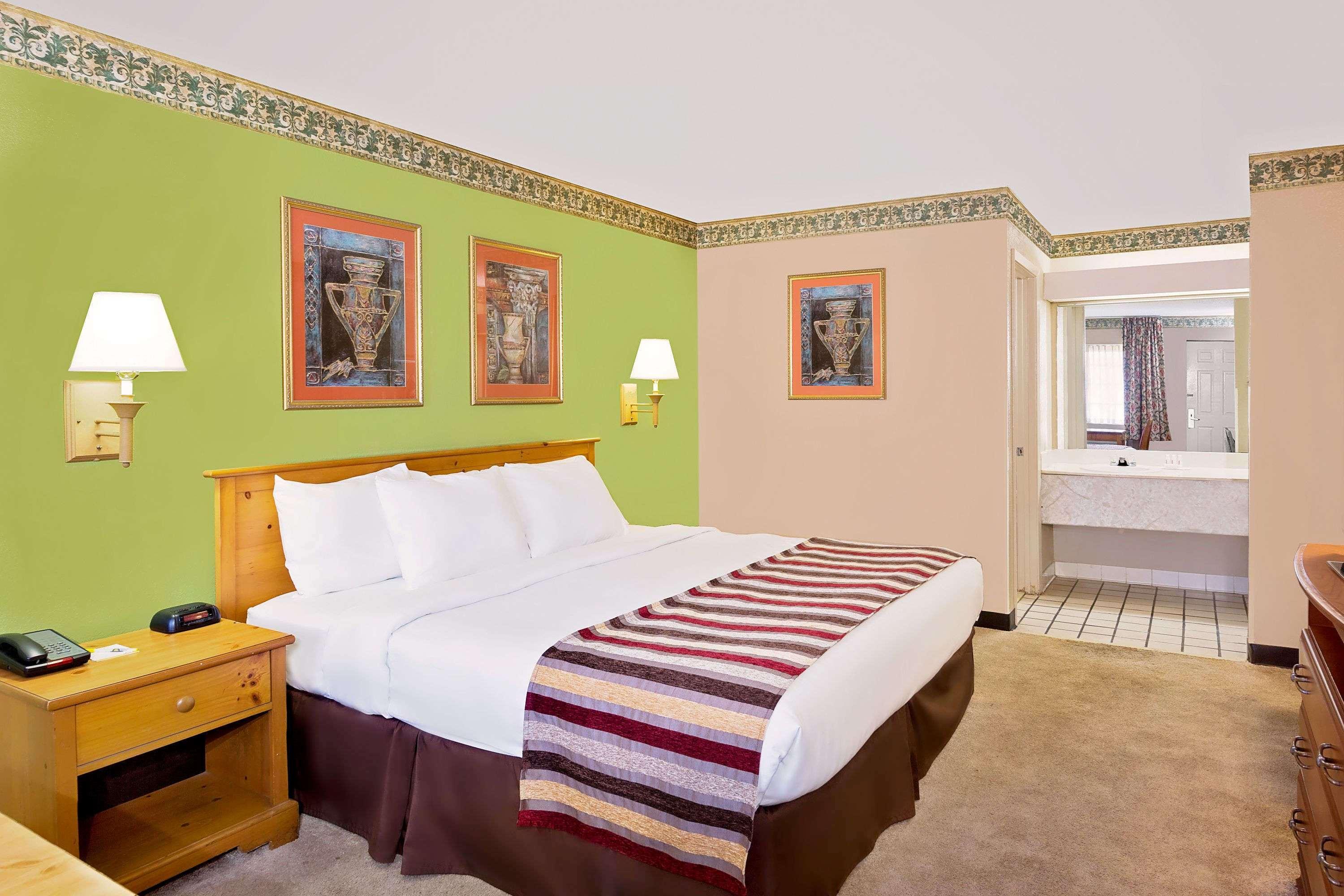 Days Inn & Suites By Wyndham Старквілл Екстер'єр фото