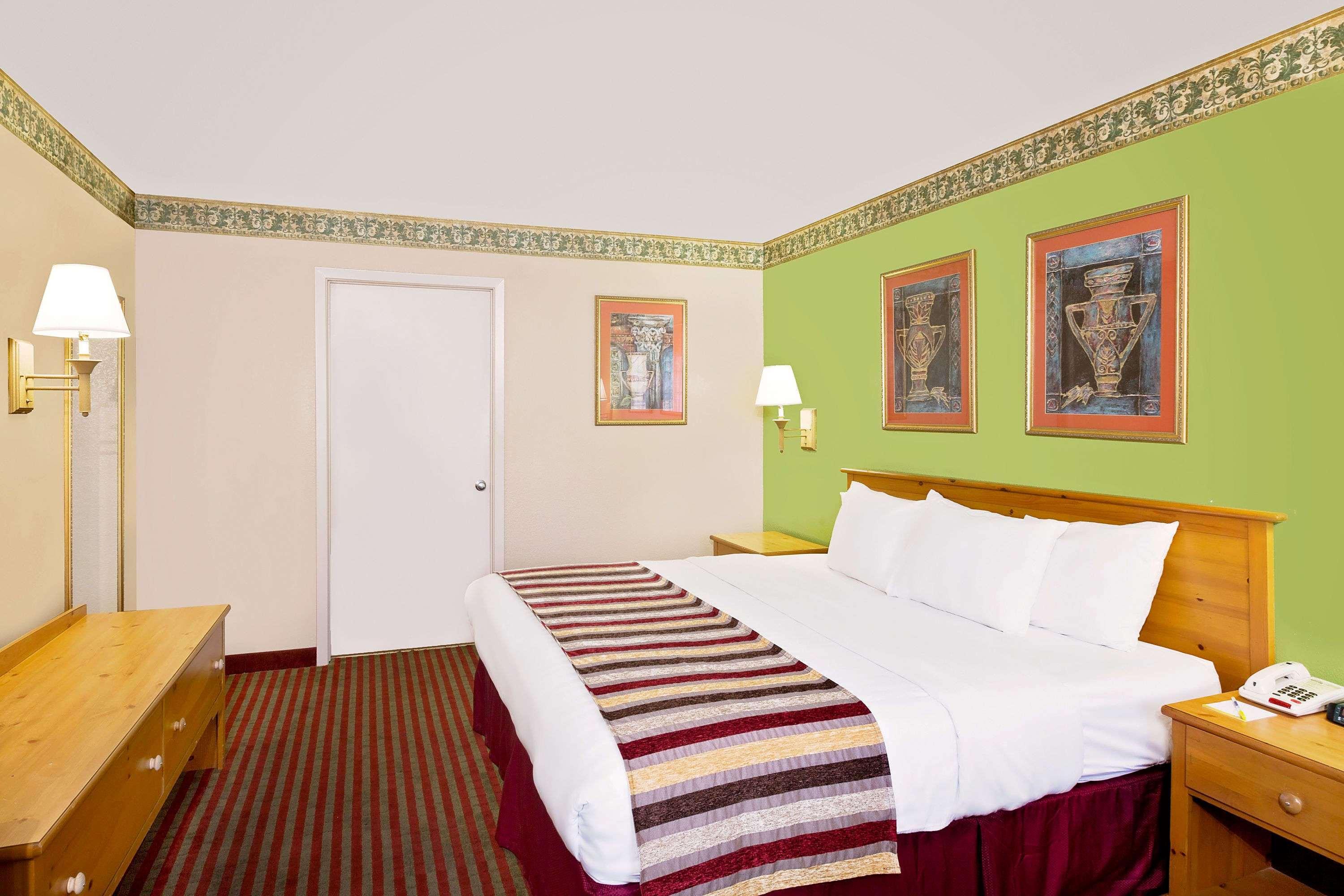 Days Inn & Suites By Wyndham Старквілл Екстер'єр фото